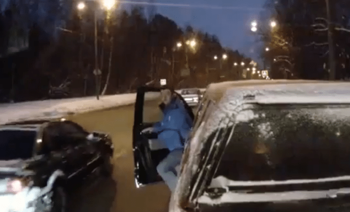 Russian Bus Driver films Accidents