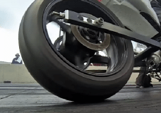 Drag Motorcycle without much tire wrinkle
